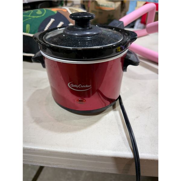 Small Betty Crocker dip warmer
