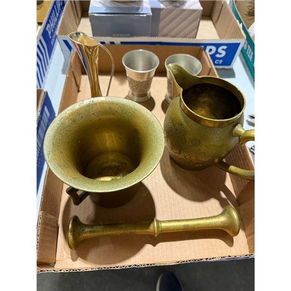 Miscellaneous decor