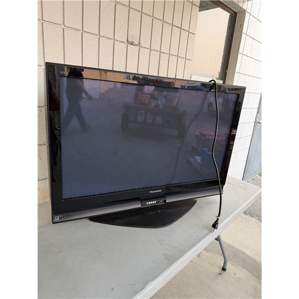 Panasonic 42 inch TV with remote