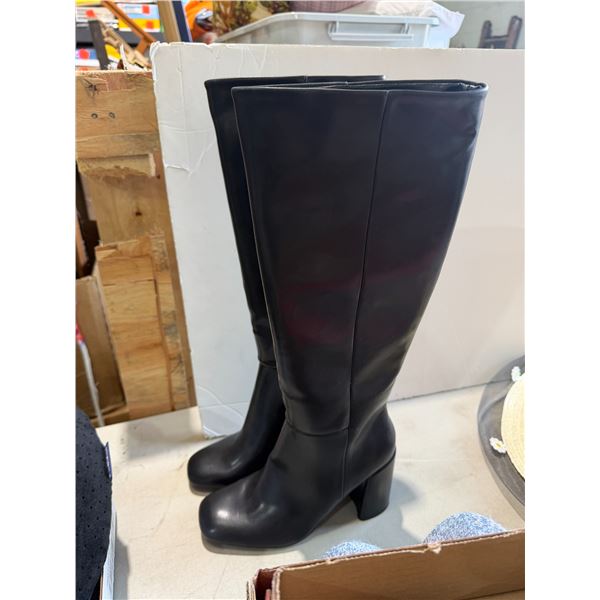 Boots size 7