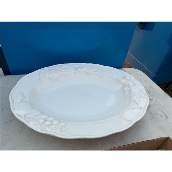 Fruit bowl or serving tray