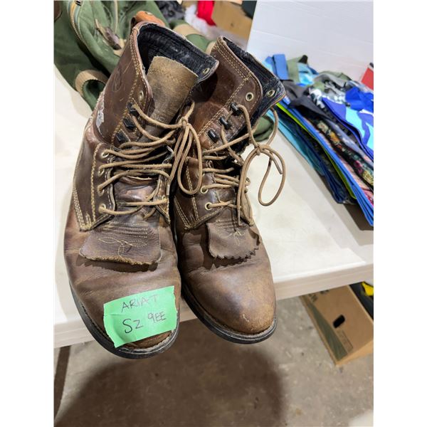 ARIAT size 9EE
