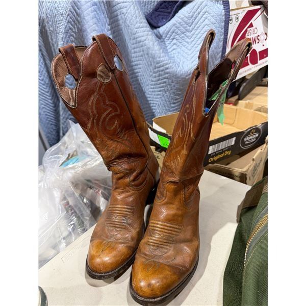 Boots size 10