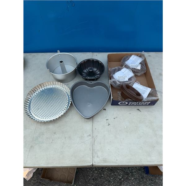 Baking dishes and brownie silicone mold