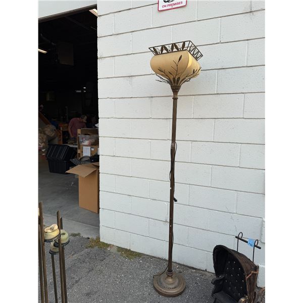 Floor lamp