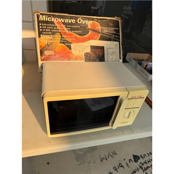 Mini chef microwave