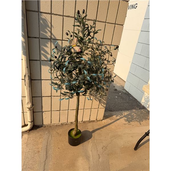 Artificial olive tree