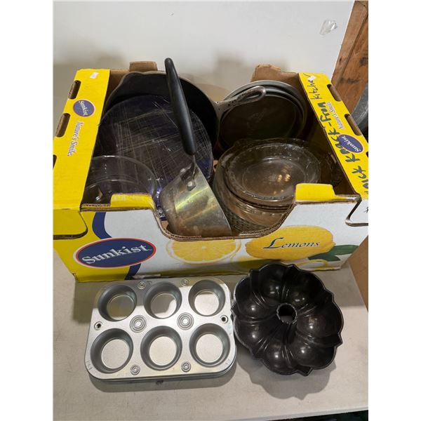 Kitchen items and baking pans