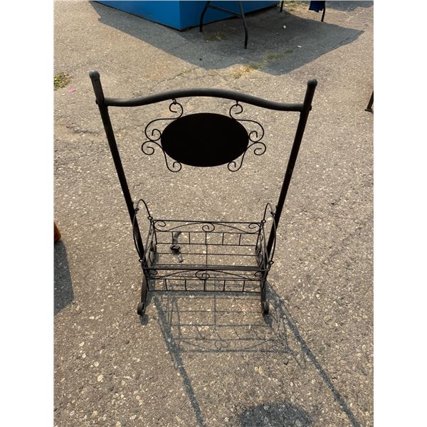 Welcome planter stand
