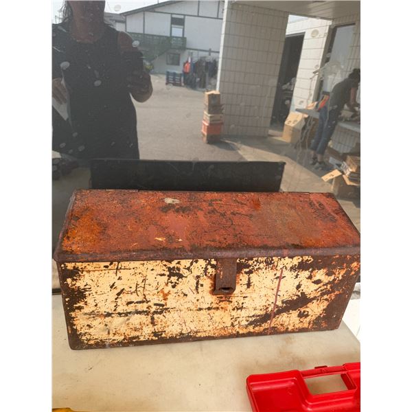 Metal toolbox