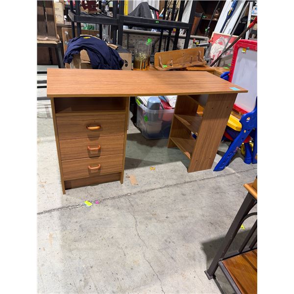 Desk comes apart in three pieces for easy 47" x 19" x 28" tall