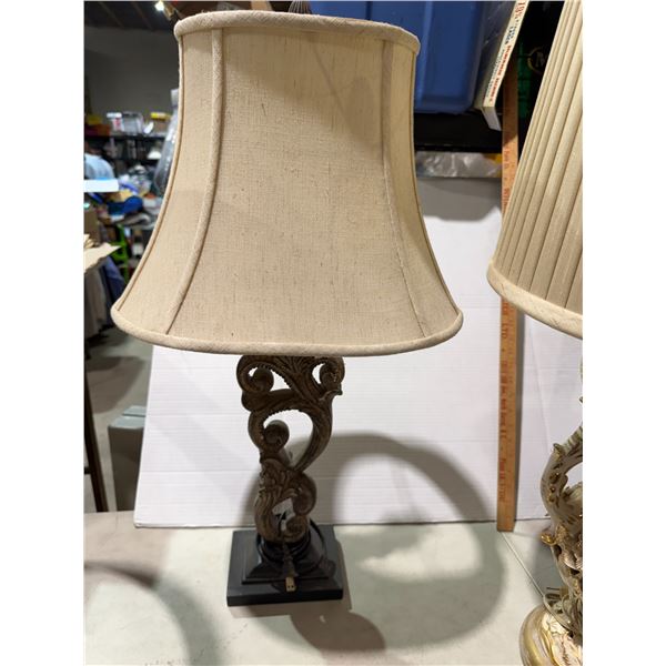 Table lamp