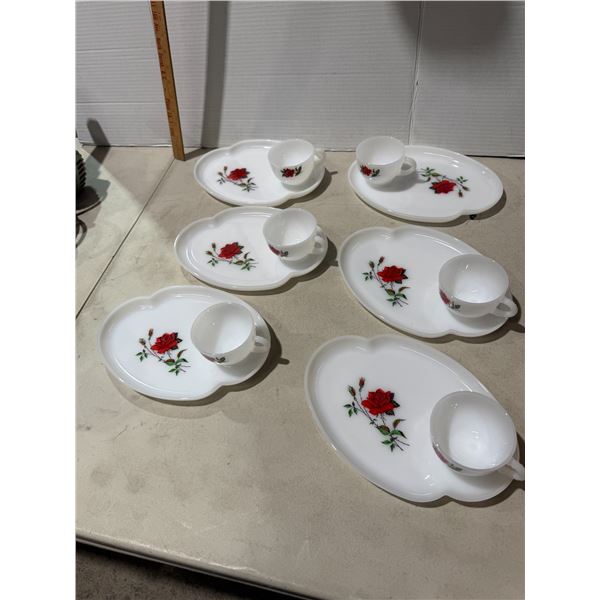 Federal class lunch plates
