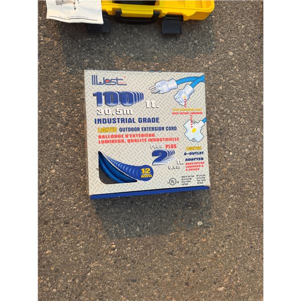 Industrial grade lighted outdoor extension cord