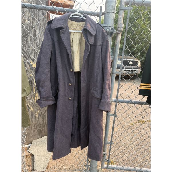 Canadian guards coat size not shown