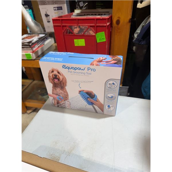 Pet grooming tool