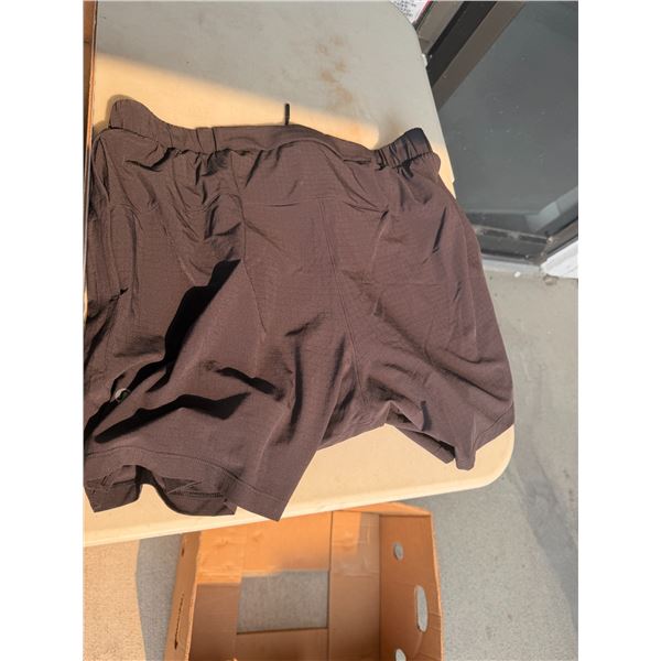 Lulu short size large