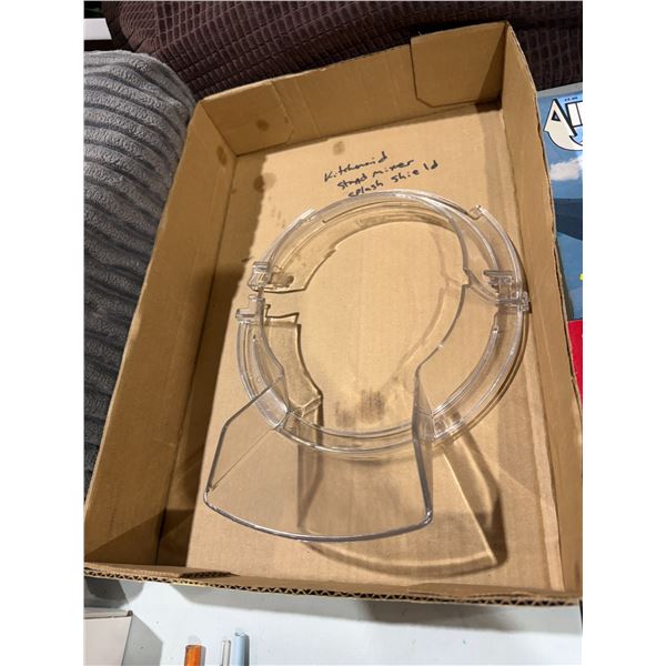 Kitchen stand mixer/guard