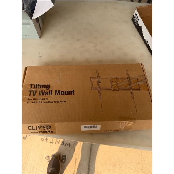 Tilting TV wall mount