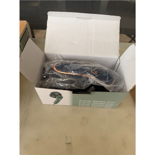 Travel steam iron