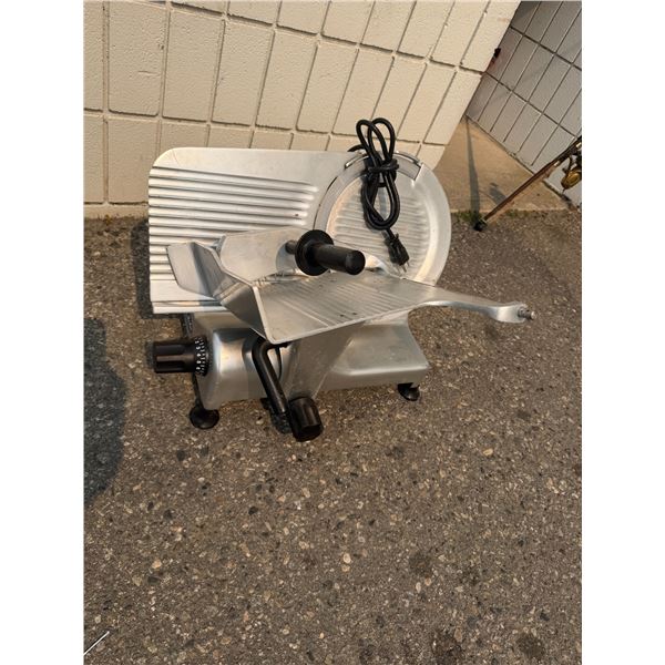 Globe G12 Commercial Meat Slicer. Works. Switch a bit sticky and may need cleaned or repair.