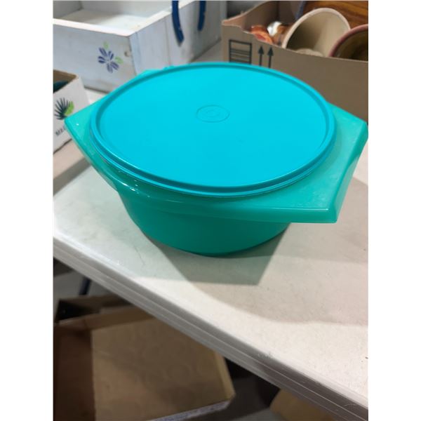 Tupperware bowl with lid