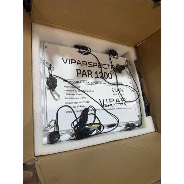 Dimmable full spectrum LED lighting