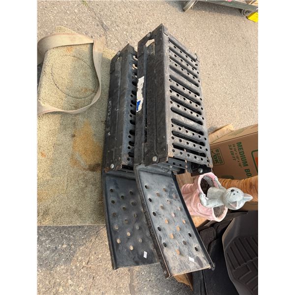 Folding ramps