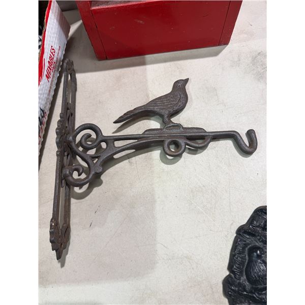 Plant hanger cast iron