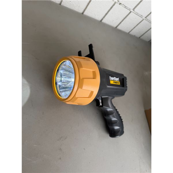 Ever start MAXX flashlight