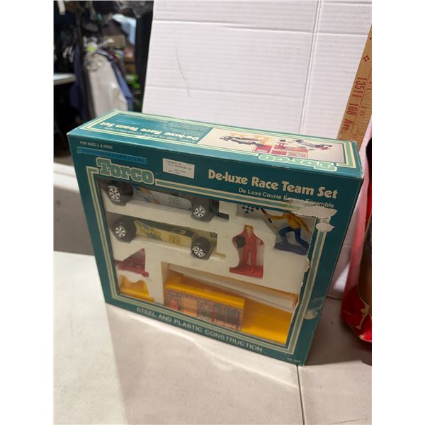 TORCO deluxe race team set