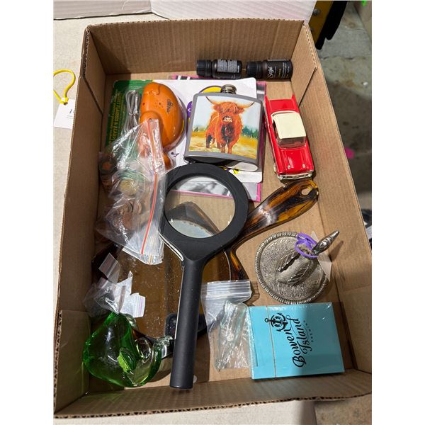 Tray of various items