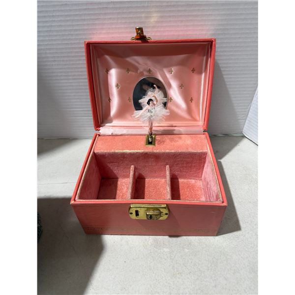 Jewelry box