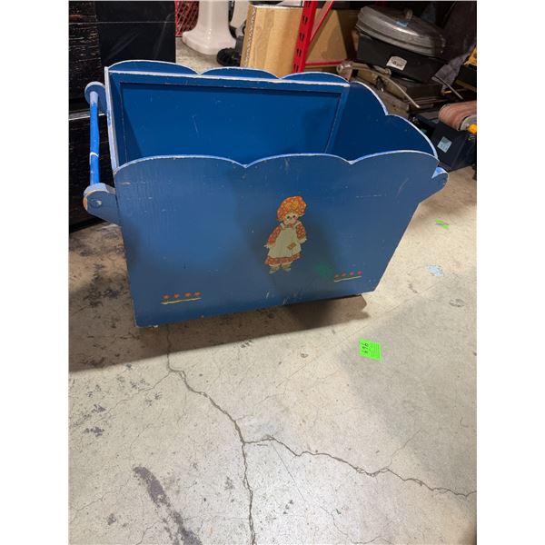 Toy chest on wheels