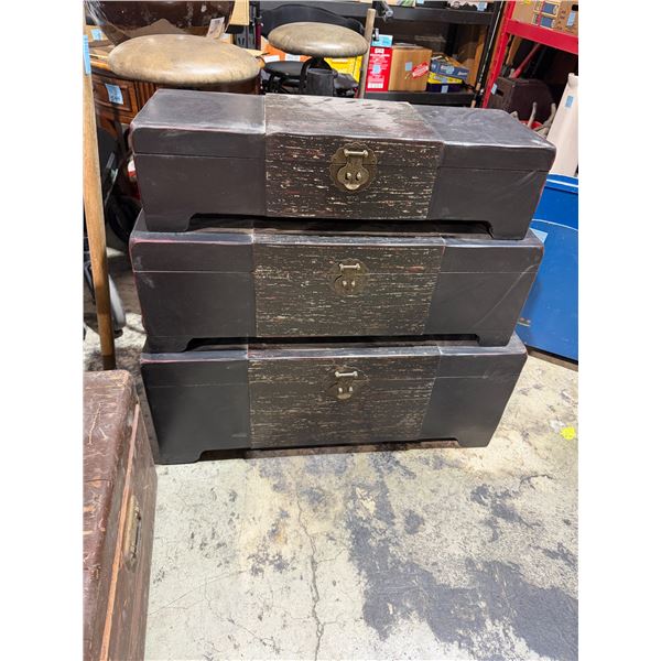 Set a three decorative storage chest smallest measures 26 1/2 x 9 1/2 x 7