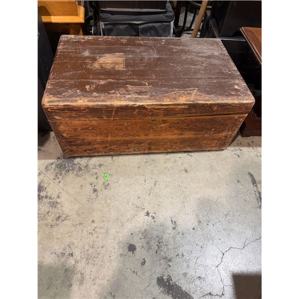 Wood chest 31 1/2" x 19" x 13 1/2" tall