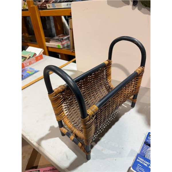 Magazine stand