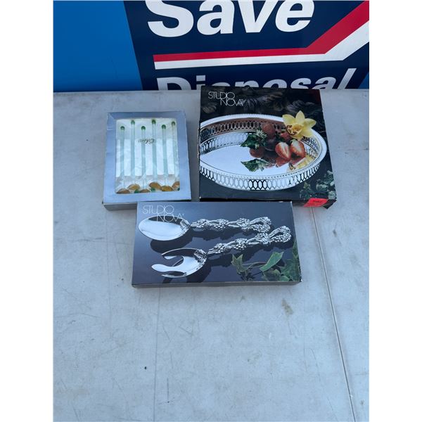 Serving items duck stir sticks