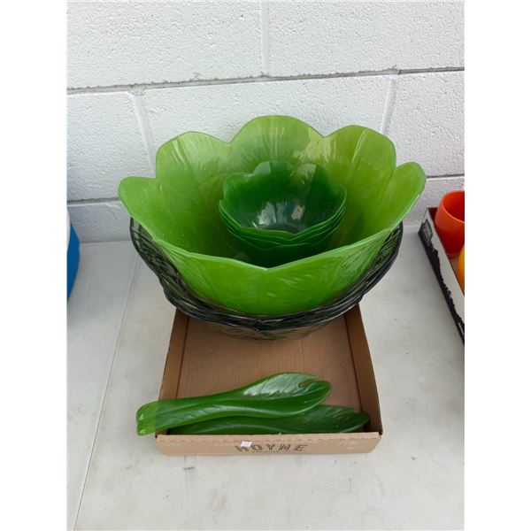 Salad bowls