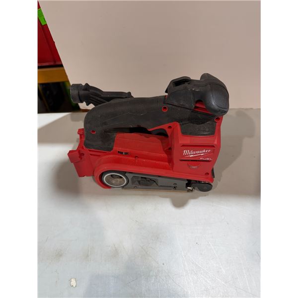 Milwaukee fuel 3" x 18" belt sander
