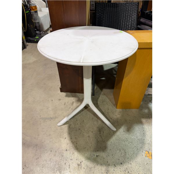 Patio table 24 inches round 29 inches tall