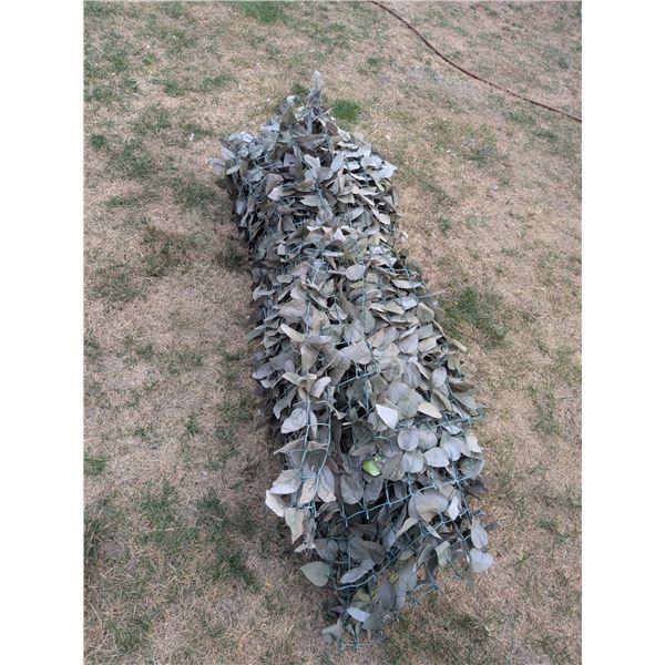 Six sheets of 4.5 ft x 9/5 ft sheets of privacy screen