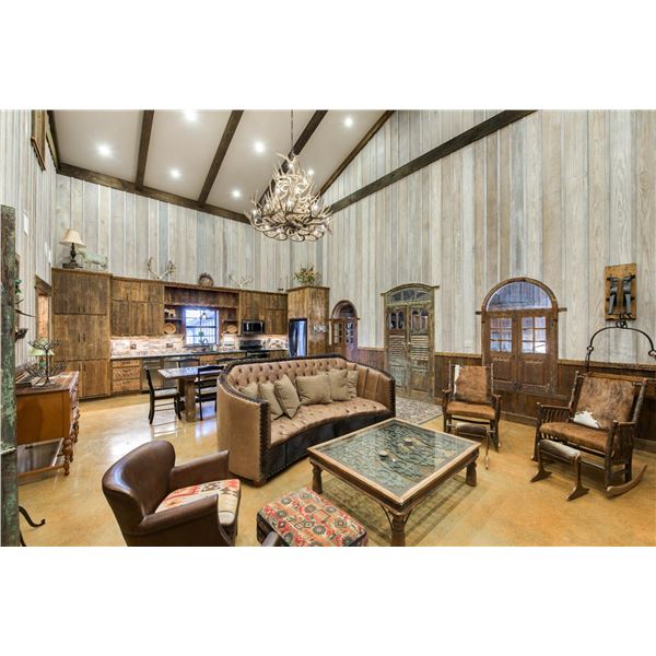 2 Night Hill Country Getaway for 14 People Near Fredericksburg