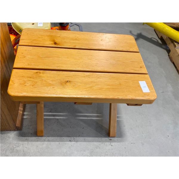 24X17X18IN COFFEE TABLE
