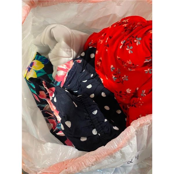 BAG OF WOMENS CLOTHING