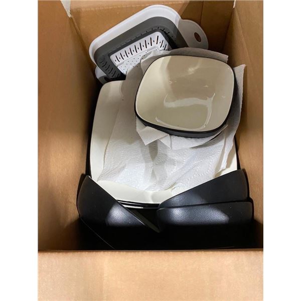 BOX OF PLATES AND BOWLS