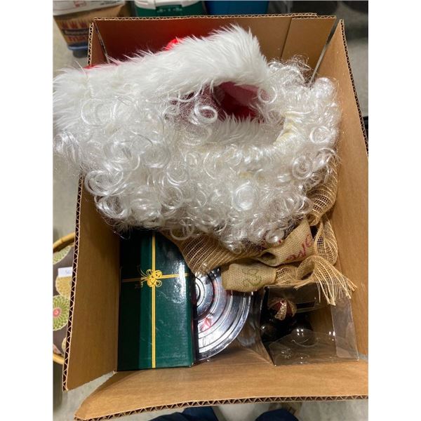 BOX LOT OF CHRISTMAS DECORATIONS