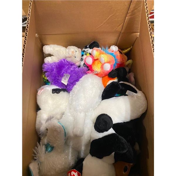 BOX LOT OF STUFFED ANIMALS
