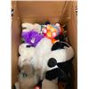 Image 1 : BOX LOT OF STUFFED ANIMALS