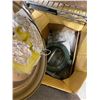 Image 1 : BOX OF LIGHT FIXTURES